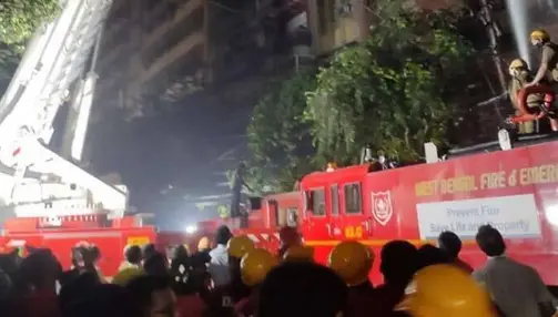 কলকাতায় বহুতল ভবনে ভয়াবহ অগ্নিকাণ্ডে নিহত ২ কলকাতায় বহুতল ভবনে ভয়াবহ অগ্নিকাণ্ডে নিহত ২