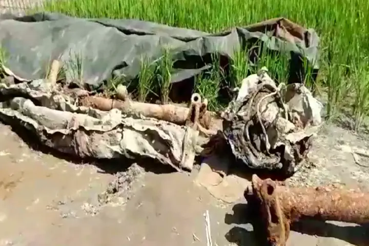 লালমনিরহাটে মাটির নীচ থেকে বিমান উদ্ধার লালমনিরহাটে মাটির নীচ থেকে বিমান উদ্ধার