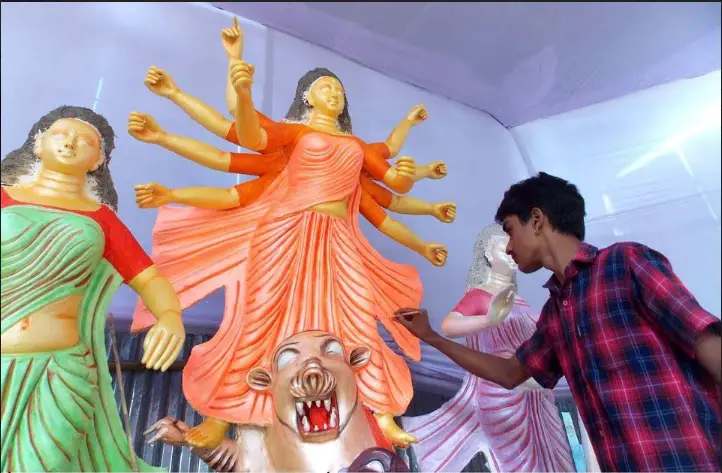 ঠাকুরগাঁওয়ে এবারের দুর্গাপূজায় আসছে আকর্ষণীয় প্রতিমা ঠাকুরগাঁওয়ে এবারের দুর্গাপূজায় আসছে আকর্ষণীয় প্রতিমা