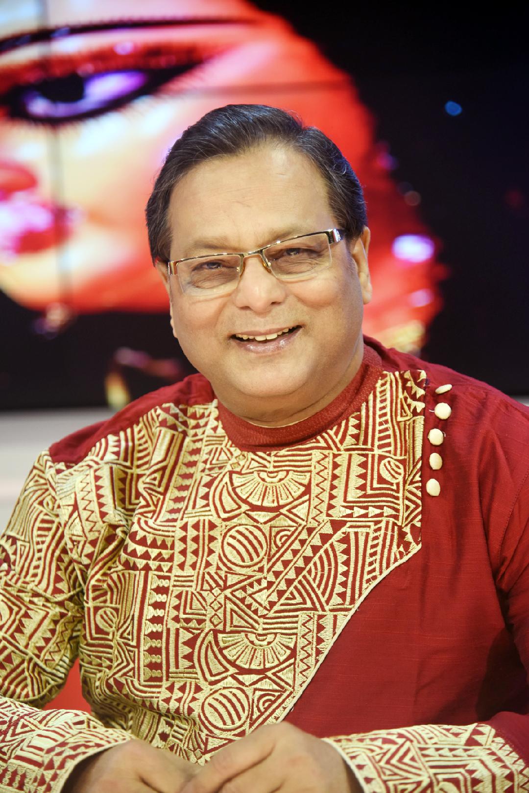 শিল্পী অরূপ রতনের ‘ত্রিনয়নী মা’ শিল্পী অরূপ রতনের ‘ত্রিনয়নী মা’