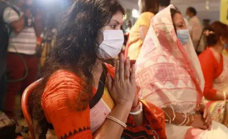মহালয়ার মধ্য দিয়ে দুর্গাপূজার আনুষ্ঠানিকতা শুরু মহালয়ার মধ্য দিয়ে দুর্গাপূজার আনুষ্ঠানিকতা শুরু