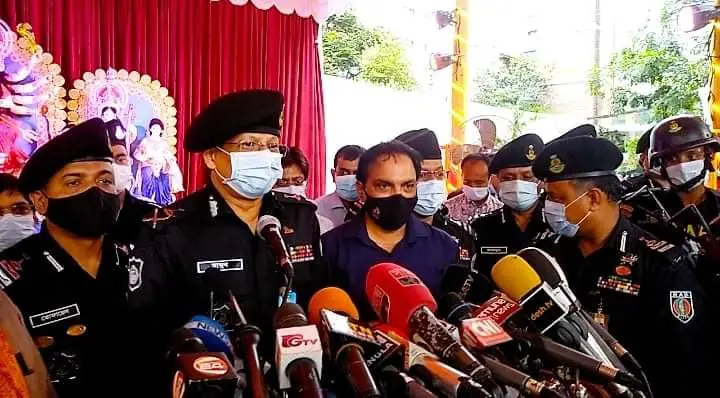 ‘দুর্গাপূজায় দেশজুড়ে সার্বিক নজরদারি রেখেছে র্যাব’ ‘দুর্গাপূজায় দেশজুড়ে সার্বিক নজরদারি রেখেছে র্যাব’