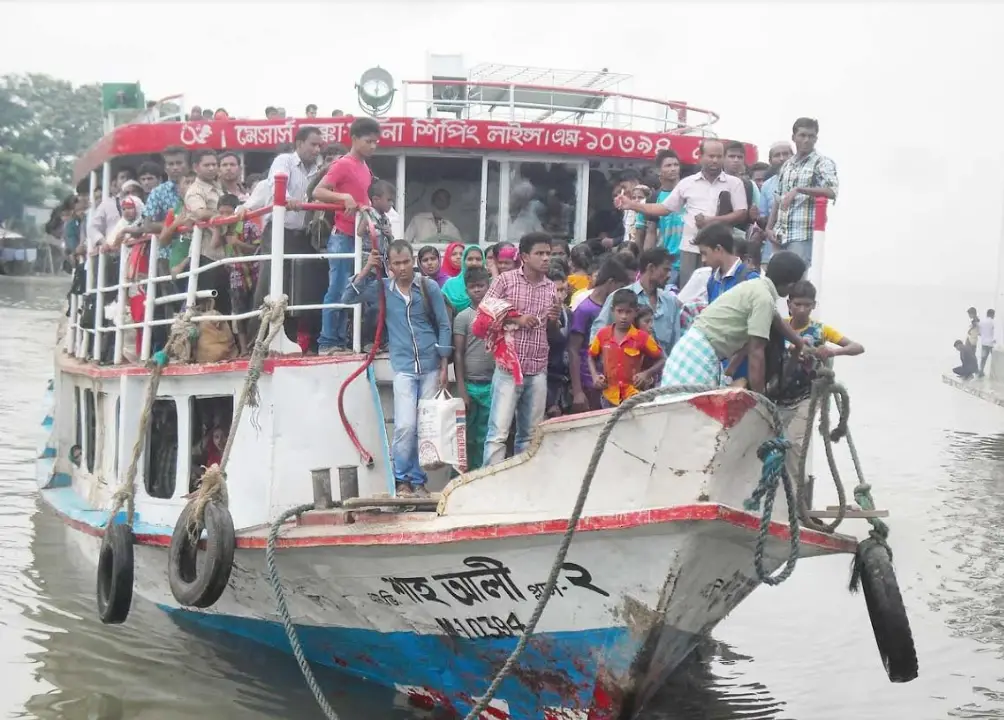 চাঁদপুর-নারায়ণগঞ্জ রুটে লঞ্চ চলাচল বন্ধ