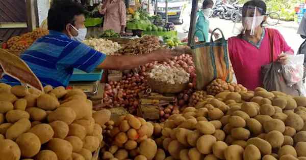 কেজিতে আলু ৫, পেঁয়াজ ৭ টাকা কমেছে