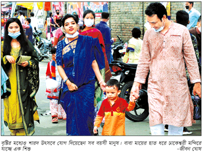 বৃষ্টিতে ভিজে ভিজেই উদ্যাপন, ভাটা পড়েনি হাসি আনন্দে বৃষ্টিতে ভিজে ভিজেই উদ্যাপন, ভাটা পড়েনি হাসি আনন্দে