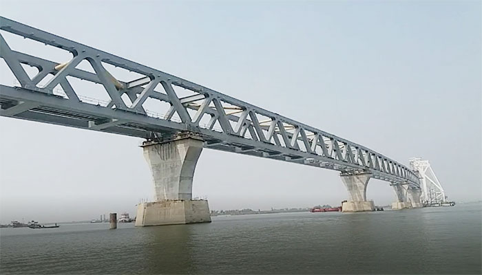 পদ্মা সেতুর ৫ হাজার ১০০ মিটার দৃশ্যমান পদ্মা সেতুর ৫ হাজার ১০০ মিটার দৃশ্যমান