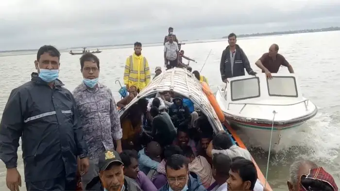 নিষেধাজ্ঞার মধ্যে ইলিশ ধরায় ২৫ জেলের কারাদণ্ড নিষেধাজ্ঞার মধ্যে ইলিশ ধরায় ২৫ জেলের কারাদণ্ড