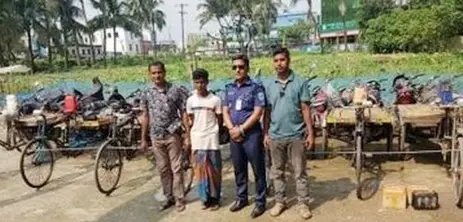 চোরাই মটরভ্যানসহ পৌরসভার ভোগতি ওয়ার্ড আওয়ামীলীগের সভাপতি গ্রেফতার চোরাই মটরভ্যানসহ পৌরসভার ভোগতি ওয়ার্ড আওয়ামীলীগের সভাপতি গ্রেফতার