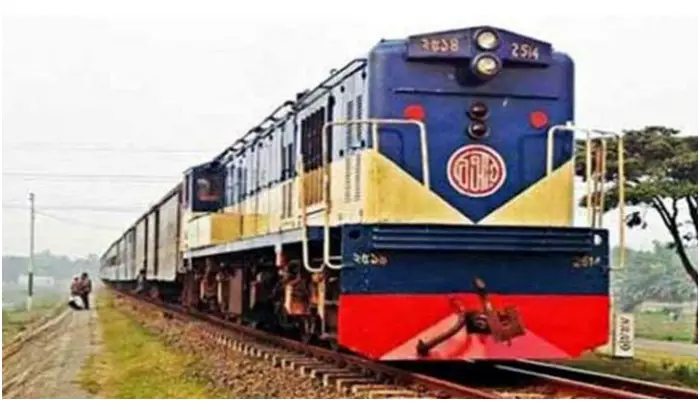 ১০ ঘন্টা পর খুলনার সাথে সারাদেশের ট্রেন চলাচল স্বাভাবিক ১০ ঘন্টা পর খুলনার সাথে সারাদেশের ট্রেন চলাচল স্বাভাবিক