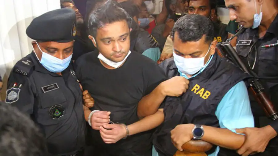 আদালতের হাজতখানায় ইরফান ও তার বডিগার্ড আদালতের হাজতখানায় ইরফান ও তার বডিগার্ড