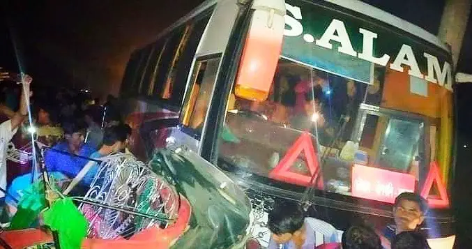 বাঁশখালীতে বাস-সিএনজি সংঘর্ষে নিহত ১, আহত-৪ বাঁশখালীতে বাস-সিএনজি সংঘর্ষে নিহত ১, আহত-৪