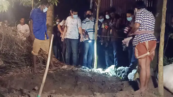 কিশোরগঞ্জে স্বামী-স্ত্রী ও ছেলের মাটিচাপা লাশ উদ্ধার কিশোরগঞ্জে স্বামী-স্ত্রী ও ছেলের মাটিচাপা লাশ উদ্ধার