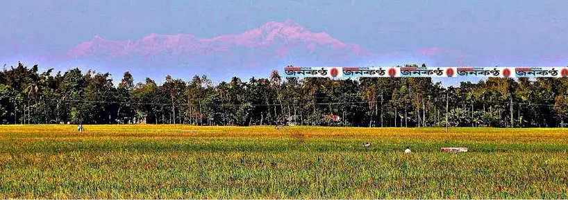 নীলফামারী থেকেও দেখা যাচ্ছে হিমালয় পর্বতমালার কাঞ্চনজঙ্ঘা নীলফামারী থেকেও দেখা যাচ্ছে হিমালয় পর্বতমালার কাঞ্চনজঙ্ঘা