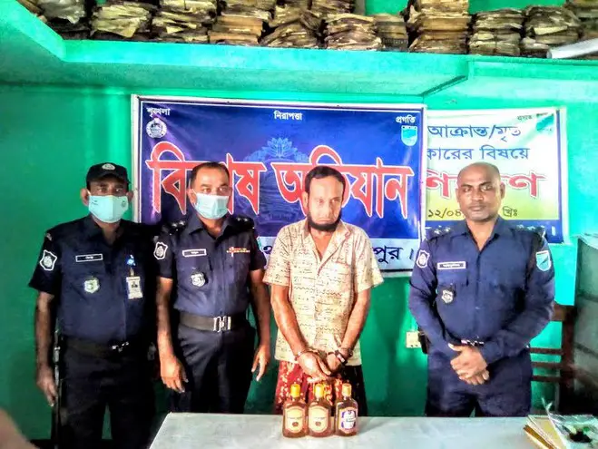 বোয়ালমারীতে মদসহ মাদক ব্যবসায়ী আটক বোয়ালমারীতে মদসহ মাদক ব্যবসায়ী আটক