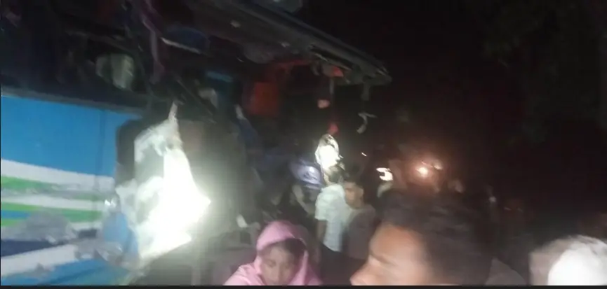 শায়েস্তাগঞ্জে বাস ও ট্রাকের মুখোমুখি সংঘর্ষে নিহত ১ ও আহত ৯ শায়েস্তাগঞ্জে বাস ও ট্রাকের মুখোমুখি সংঘর্ষে নিহত ১ ও আহত ৯