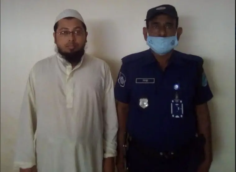 বোয়ালমারীতে প্রতারক গ্রেফতার বোয়ালমারীতে প্রতারক গ্রেফতার