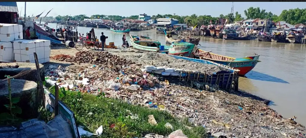 খাপাড়াভাঙ্গা নদী তীরের দখল দৌরাত্ম কোন কিছুতেই থামছে না