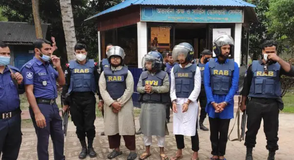 শাহজাদপুরে ৪ জঙ্গি আটকের ঘটনায় মামলা দায়ের শাহজাদপুরে ৪ জঙ্গি আটকের ঘটনায় মামলা দায়ের