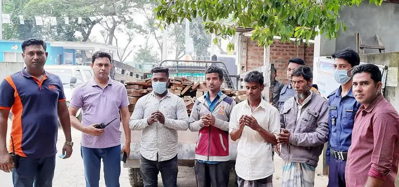 শায়েস্তাগঞ্জে কাঠভর্তি পিকআপসহ গ্রেফতার ৪ শায়েস্তাগঞ্জে কাঠভর্তি পিকআপসহ গ্রেফতার ৪