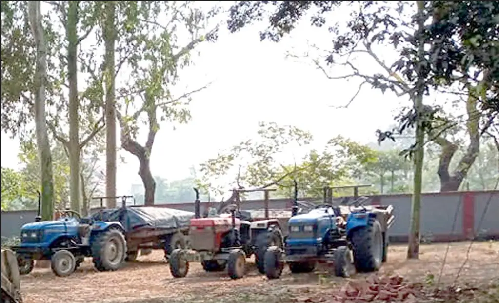 পীরগঞ্জে ১০ ট্রাক্টর জব্দ ॥ মোবাইল কোর্টে জরিমানা