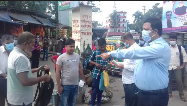 মাস্ক না পরায় লক্ষ্মীপুরে ৩১জনকে জরিমানা মাস্ক না পরায় লক্ষ্মীপুরে ৩১জনকে জরিমানা