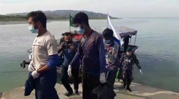বাংলাদেশি ৯ জেলেকে ফেরত দিল মিয়ানমার বাংলাদেশি ৯ জেলেকে ফেরত দিল মিয়ানমার