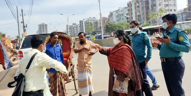 রাজধানীতে মাস্ক না পরায় জরিমানা রাজধানীতে মাস্ক না পরায় জরিমানা