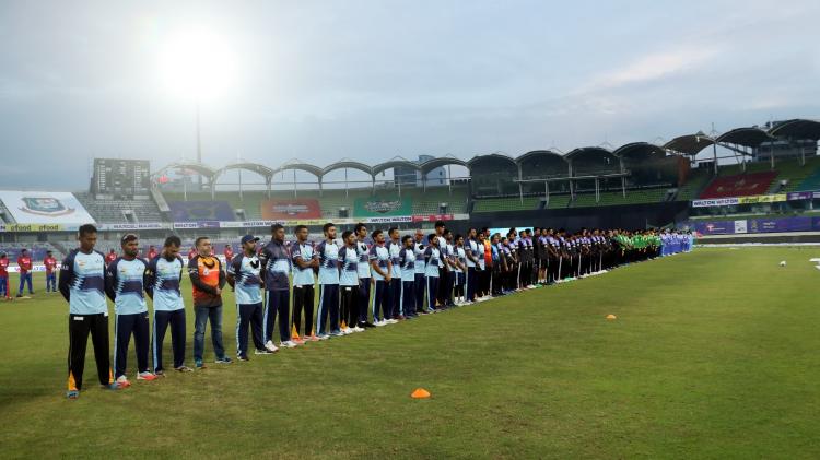 ক্রিকেট মাঠে `ফুটবল’ ঈশ্বর ম্যারাডোনাকে শ্রদ্ধা ক্রিকেট মাঠে `ফুটবল’ ঈশ্বর ম্যারাডোনাকে শ্রদ্ধা
