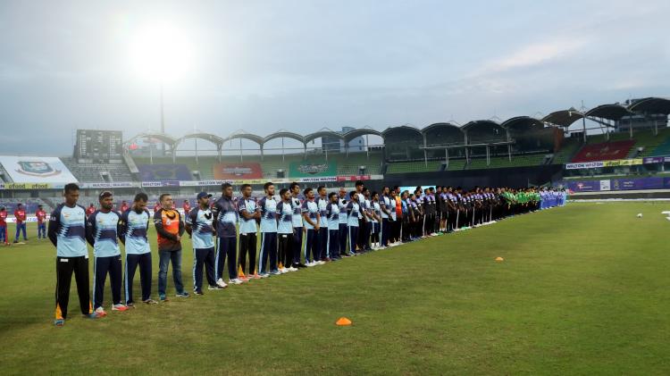 ক্রিকেট মাঠে `ফুটবল’ ঈশ্বর ম্যারাডোনাকে শ্রদ্ধা