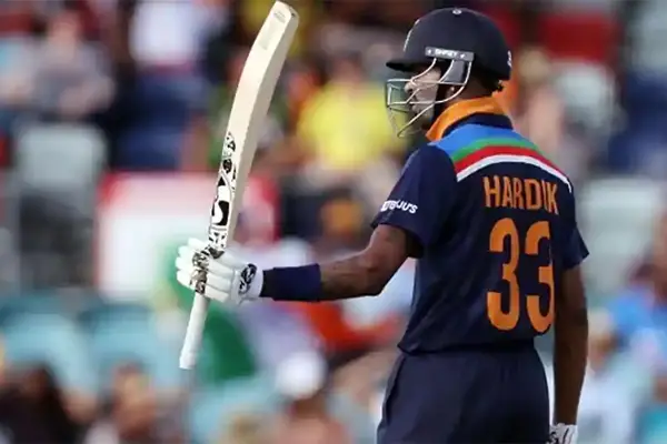 অস্ট্রেলিয়াকে ৩০৩ লক্ষ্য দিল ভারত অস্ট্রেলিয়াকে ৩০৩ লক্ষ্য দিল ভারত