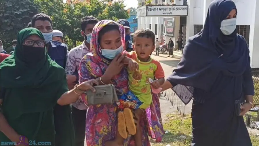 খাগড়াছড়িতে স্বামী হত্যার দায়ে স্ত্রীসহ ৫ জনের মৃত্যুদণ্ড খাগড়াছড়িতে স্বামী হত্যার দায়ে স্ত্রীসহ ৫ জনের মৃত্যুদণ্ড