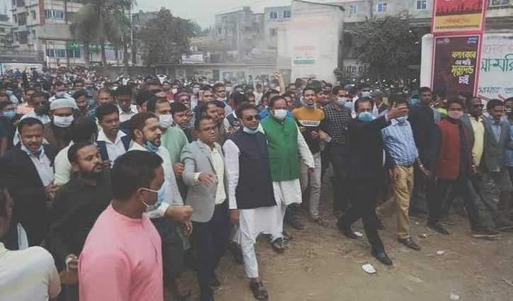বঙ্গবন্ধুর ভাস্কর্য ভাঙচুরের ঘটনায় উত্তাল সারা দেশ বঙ্গবন্ধুর ভাস্কর্য ভাঙচুরের ঘটনায় উত্তাল সারা দেশ