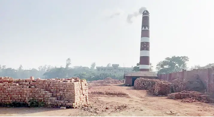 কুতুবদিয়ায় বসতির মাঝে ইটভাঁটি ॥ ঝুঁকিতে স্থানীয়রা