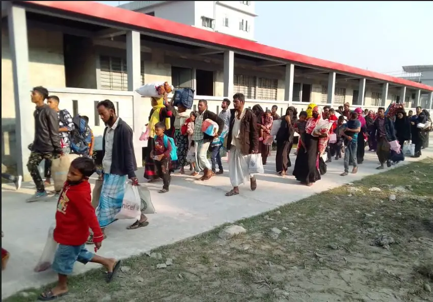 ভাসানচরে ১৮০৪ রোহিঙ্গাকে বুঝিয়ে দেওয়া হল বাসস্থান ভাসানচরে ১৮০৪ রোহিঙ্গাকে বুঝিয়ে দেওয়া হল বাসস্থান