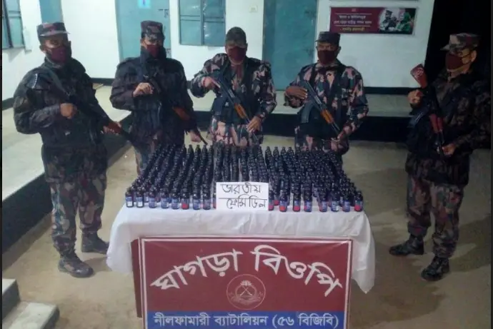 নীলফামারীতে ৩৩৮ বোতল ফেন্সিডিল উদ্ধার নীলফামারীতে ৩৩৮ বোতল ফেন্সিডিল উদ্ধার