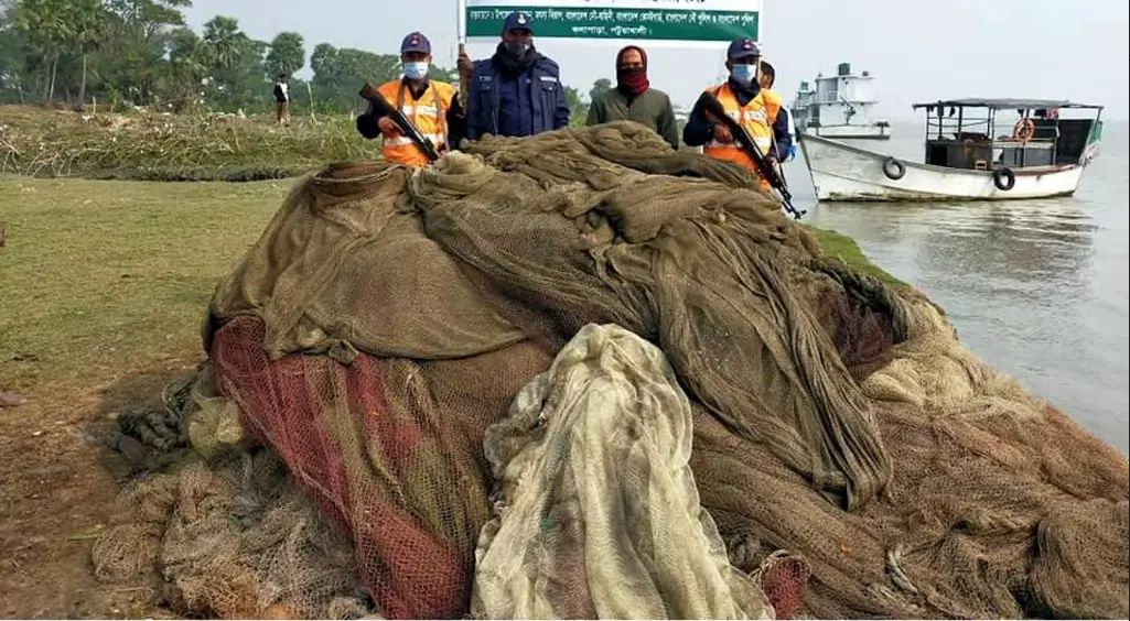 ১০ হাজার মিটার নিষিদ্ধ জাল উদ্ধার ১০ হাজার মিটার নিষিদ্ধ জাল উদ্ধার