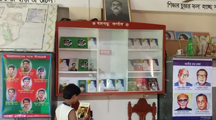 বঙ্গবন্ধু কর্নারের বই যাচ্ছে ৬৫ হাজার প্রাথমিক বিদ্যালয়ে বঙ্গবন্ধু কর্নারের বই যাচ্ছে ৬৫ হাজার প্রাথমিক বিদ্যালয়ে