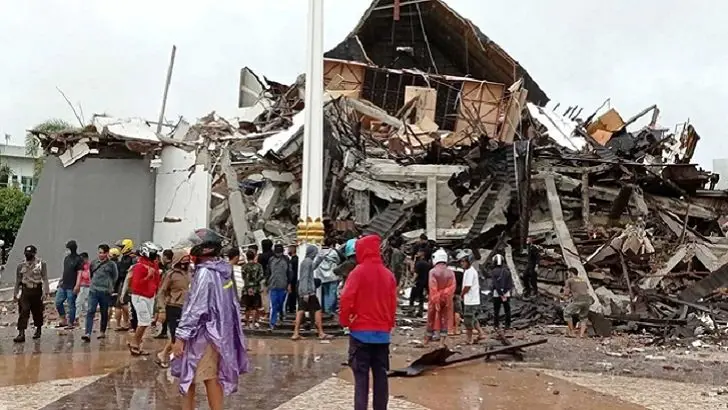 ইন্দোনেশিয়ায় ভূমিকম্পে নিহত বেড়ে ৪২ ইন্দোনেশিয়ায় ভূমিকম্পে নিহত বেড়ে ৪২