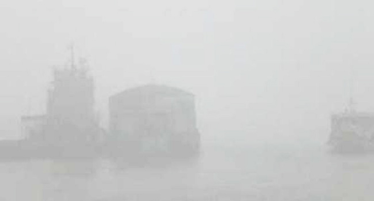 ঘন কুয়াশার কারণে দৌলতদিয়া-পাটুরিয়ায় ফেরি বন্ধ ঘন কুয়াশার কারণে দৌলতদিয়া-পাটুরিয়ায় ফেরি বন্ধ