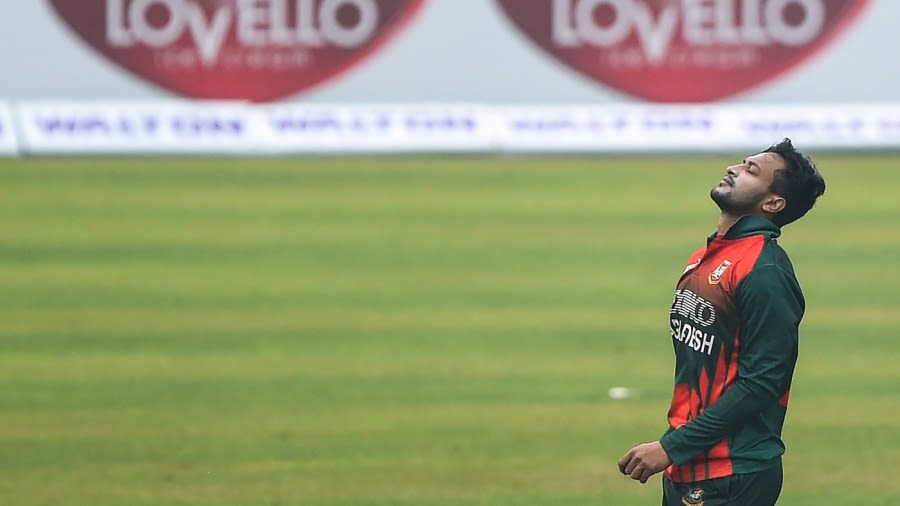 সাকিব-হাসানে উইন্ডিজকে বিপর্যস্ত করল বাংলাদেশ সাকিব-হাসানে উইন্ডিজকে বিপর্যস্ত করল বাংলাদেশ