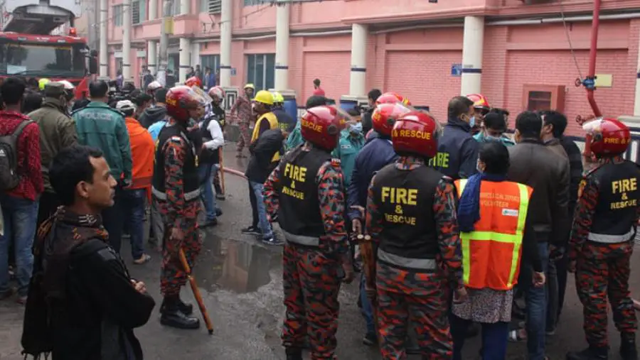 কমলাপুরে পোশাক কারখানায় অগ্নিকাণ্ড কমলাপুরে পোশাক কারখানায় অগ্নিকাণ্ড