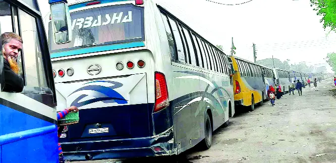 দৌলতদিয়া-পাটুরিয়া ফেরি চলাচল ১২ ঘণ্টা বন্ধ ॥ দুর্ভোগ চরমে দৌলতদিয়া-পাটুরিয়া ফেরি চলাচল ১২ ঘণ্টা বন্ধ ॥ দুর্ভোগ চরমে