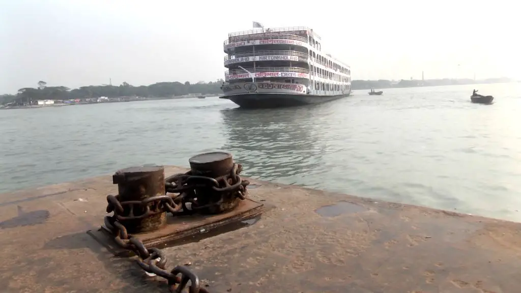 বরিশাল-ঢাকা রুটে লঞ্চ শ্রমিকদের কর্মবিরতি বরিশাল-ঢাকা রুটে লঞ্চ শ্রমিকদের কর্মবিরতি