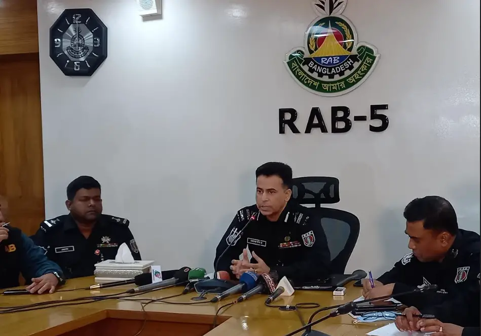 আত্মসমর্পণকারী জঙ্গীদের পূণর্বাসনে রাজশাহী র্যাবের ‘বিজঙ্গীকরণ’ কার্যক্রমের উদ্যোগ আত্মসমর্পণকারী জঙ্গীদের পূণর্বাসনে রাজশাহী র্যাবের ‘বিজঙ্গীকরণ’ কার্যক্রমের উদ্যোগ