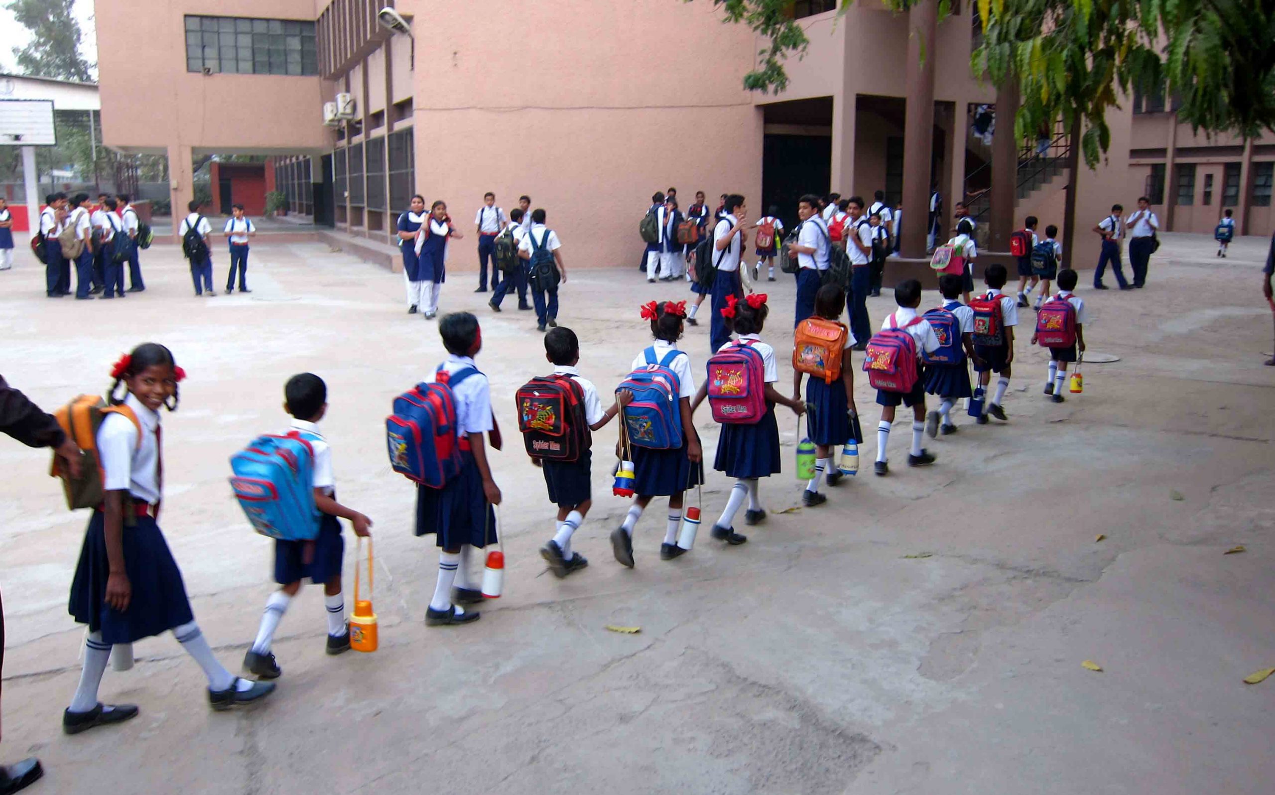 শিক্ষাপ্রতিষ্ঠান বন্ধ রাখতে লিগ্যাল নোটিশ