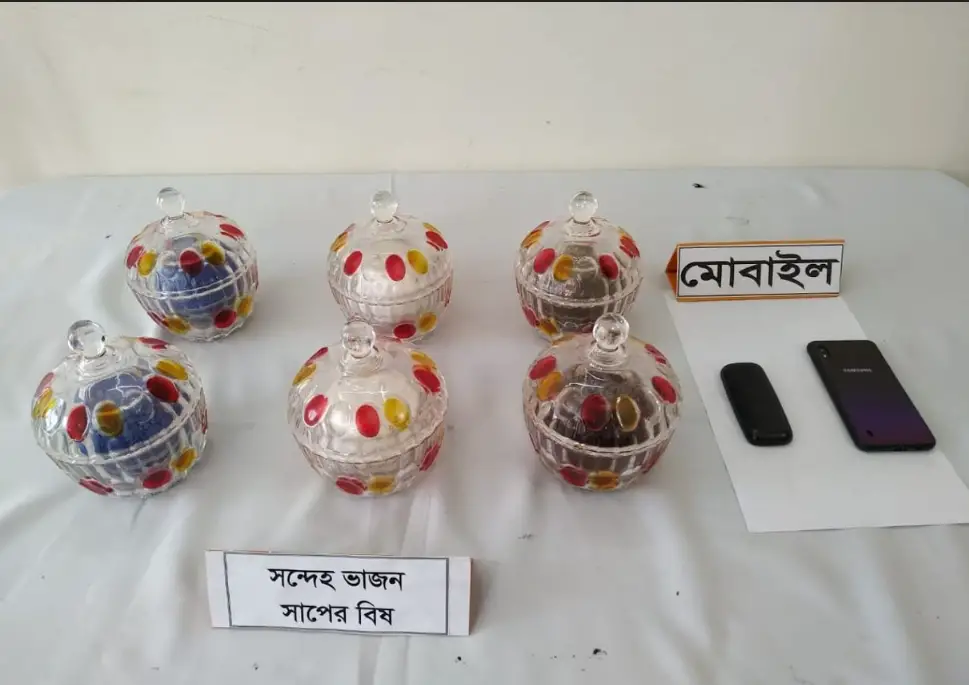 খুলনায় ১২ পাউন্ড সাপের বিষসহ আটক ৩