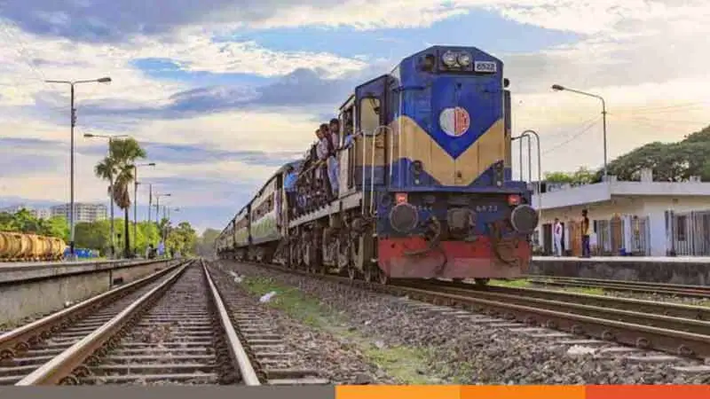 সাড়ে ৩ ঘণ্টা পর সিলেট রুটে ট্রেন চলাচল শুরু সাড়ে ৩ ঘণ্টা পর সিলেট রুটে ট্রেন চলাচল শুরু