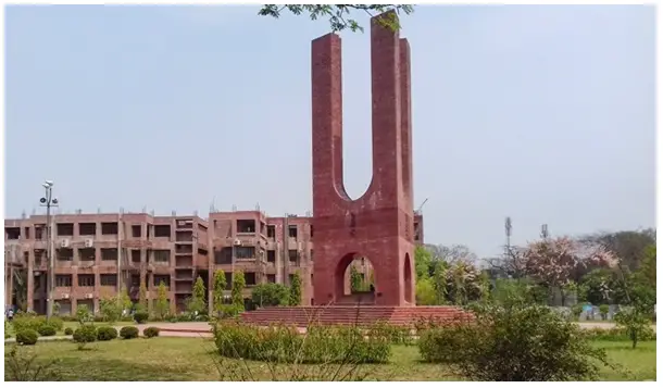 জাবিতে তিন হল ত্যাগ করেছে শিক্ষার্থীরা জাবিতে তিন হল ত্যাগ করেছে শিক্ষার্থীরা