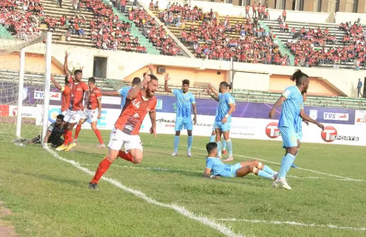 আবাহনীর জালে বসুন্ধরার এক হালি গোল আবাহনীর জালে বসুন্ধরার এক হালি গোল