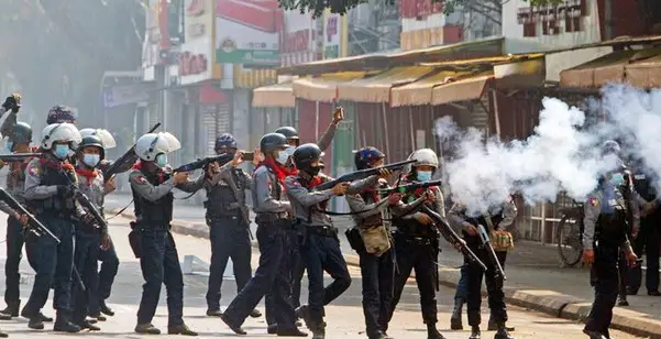 মিয়ানমারে বিক্ষোভে পুলিশের গুলি, নিহত ১৮